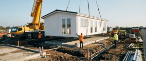 Installer un bungalow sanitaire sur chantier : étapes clés, contraintes techniques et bonnes pratiques terrain